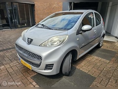 Peugeot 107 - 1.0-12V Millesim 200