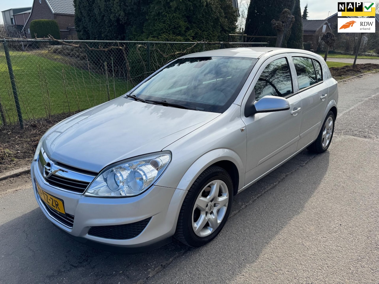 Opel Astra - 1.6 Business Airco Cruise Trekhaak Lm velgen - AutoWereld.nl