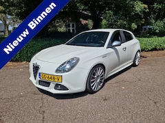Alfa Romeo Giulietta - 1.4 T Distinctive, ZEER mooi, ond. historie, 19 inch, Sportuit.,