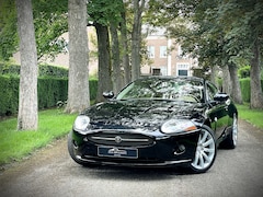 Jaguar XK - 4.2 V8 Coupé / YOUNGTIMER / ALCANTARA HEMEL / XK SPECIALIST /