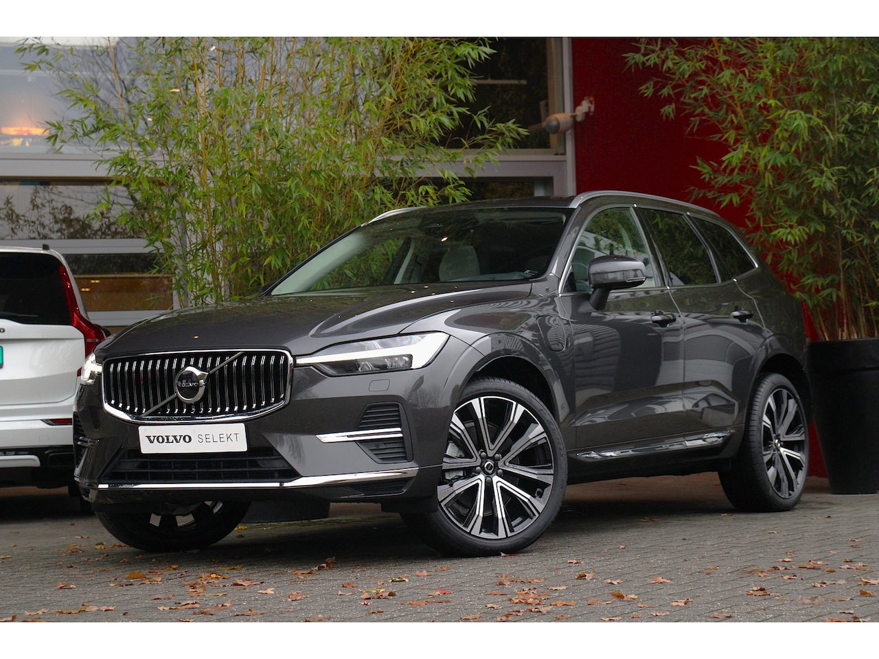 Volvo XC60 - 2.0 Recharge T6 AWD Plus Bright | Trekhaak | Schuifdak | Memory Seats | Stuur- en stoelver - AutoWereld.nl