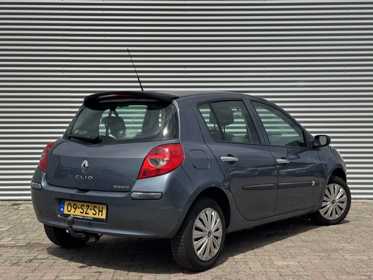 Renault Clio - 1.2-16V Authentique | Nieuw Binnen! | Trekhaak | 5-deurs | Apk 20-09-2025 - AutoWereld.nl