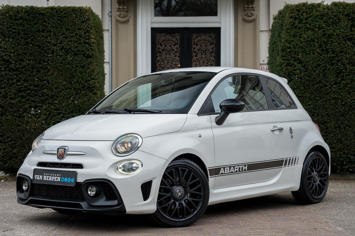Abarth 595 - 1.4 T-Jet Abarth Turismo 70th Anniversary Bruin leder | 17 Inch | Koni | Nieuwe banden - AutoWereld.nl
