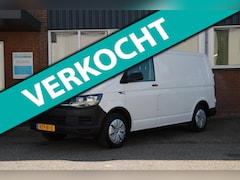 Volkswagen Transporter - 2.0 TDI 102PK L1H1 EURO 6 / Airco / Trekhaak / 3 zits / Laadruimte inrichting