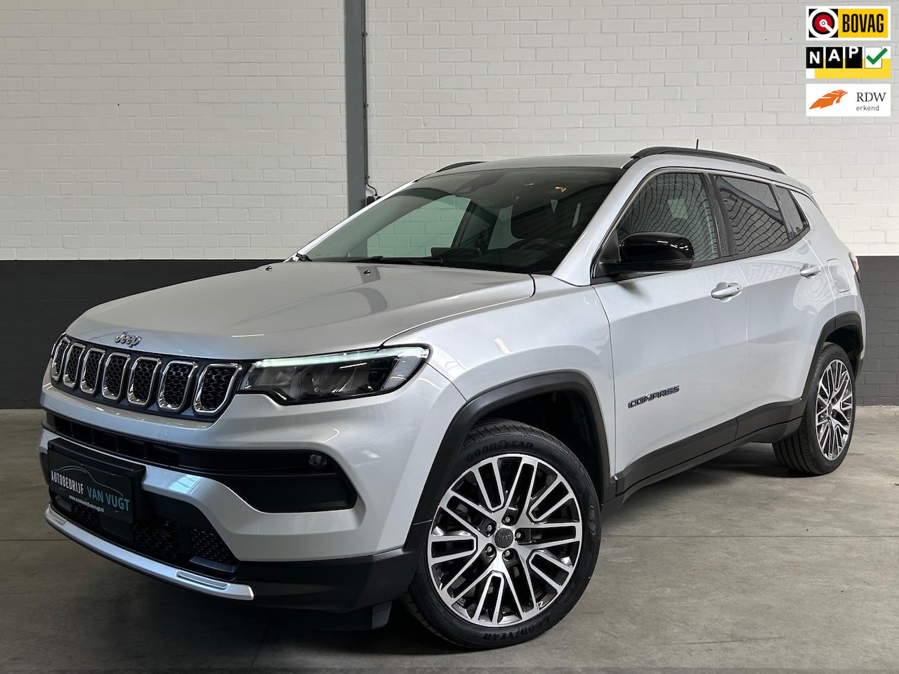 Jeep Compass - 4xePlug-in Hybrid Limited, PDC, Climate, NAP - AutoWereld.nl