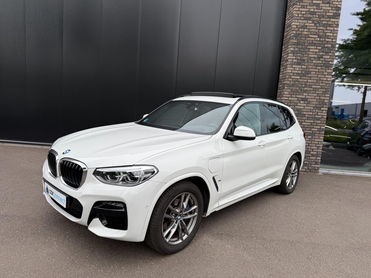 BMW X3 - XDrive30e 292pk High Executive Panorama, HUD, Trekhaak Navi prof BOMVOL! - AutoWereld.nl