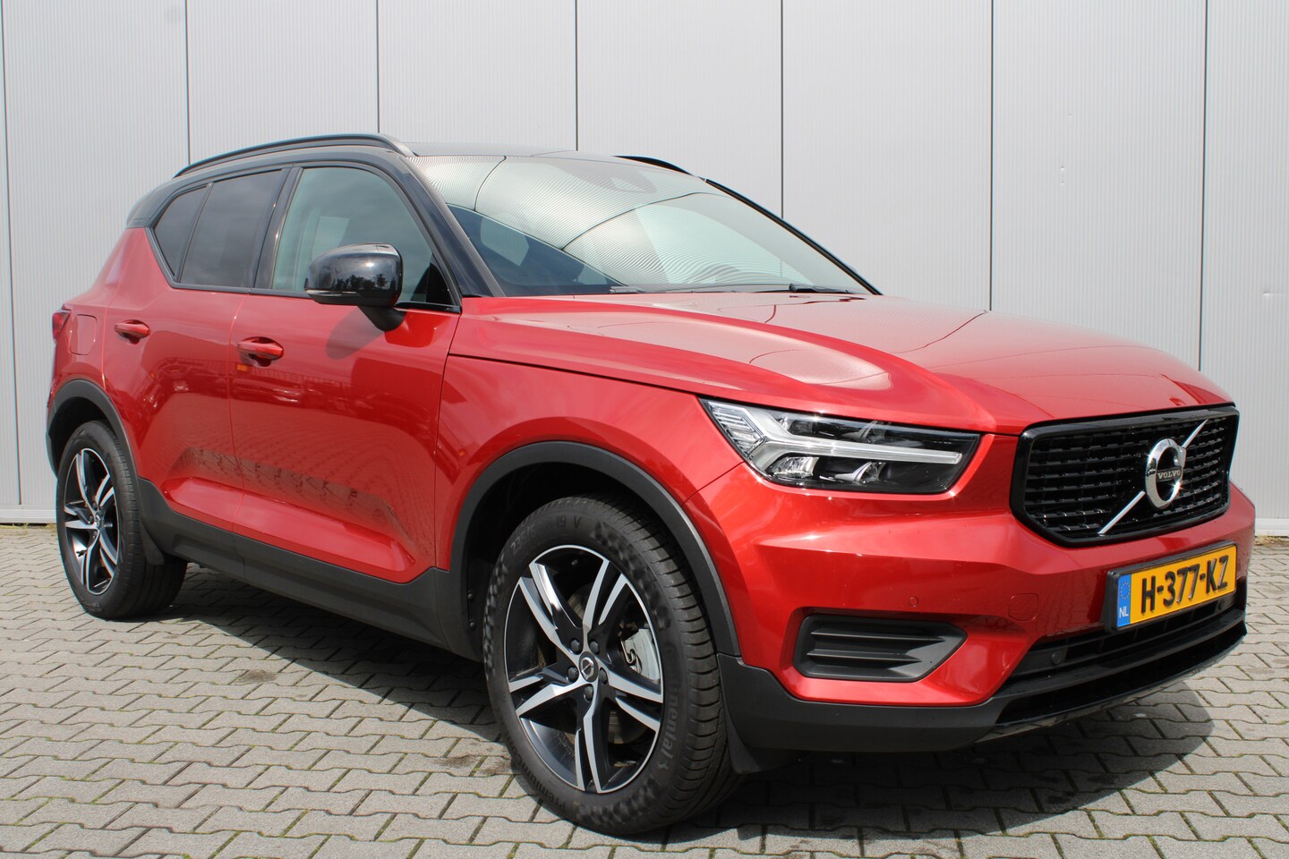 Volvo XC40 - T5 Twin Engine R-Design | Trekhaak | Leder | Panorama dak | - AutoWereld.nl