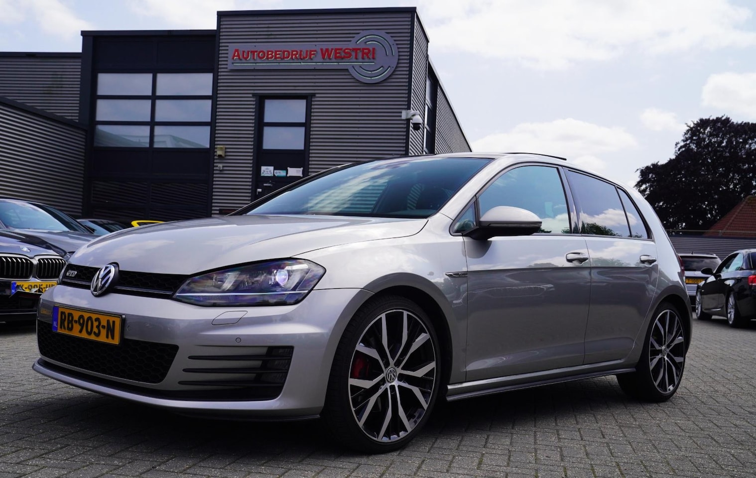Volkswagen Golf - 2.0 TDI GTD | Panorama | Stoelverwarming | 184PK | Highline | Climatronic | Xenon/LED | Cr - AutoWereld.nl