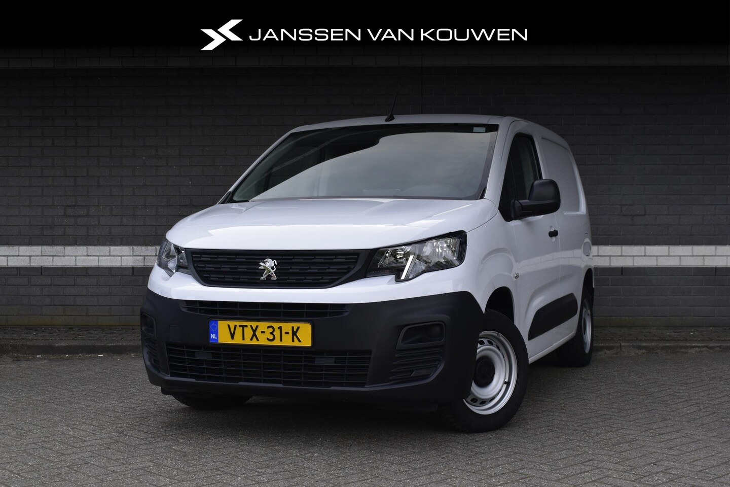Peugeot Partner - 1.5 BlueHDi 100 S&S L1 / Airco / Cruise Control / Parkeersensoren / Android Auto + Apple C - AutoWereld.nl