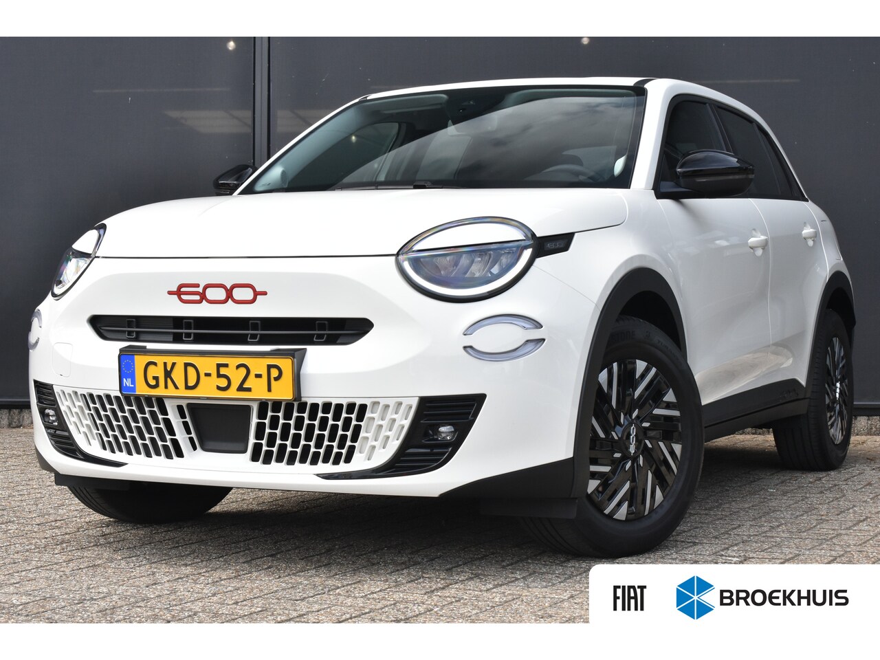 Fiat 600e - RED 54 kWh 3 Fase | Navigatie by App | Parkeersensoren | Climate Control | Full-LED | Appl - AutoWereld.nl