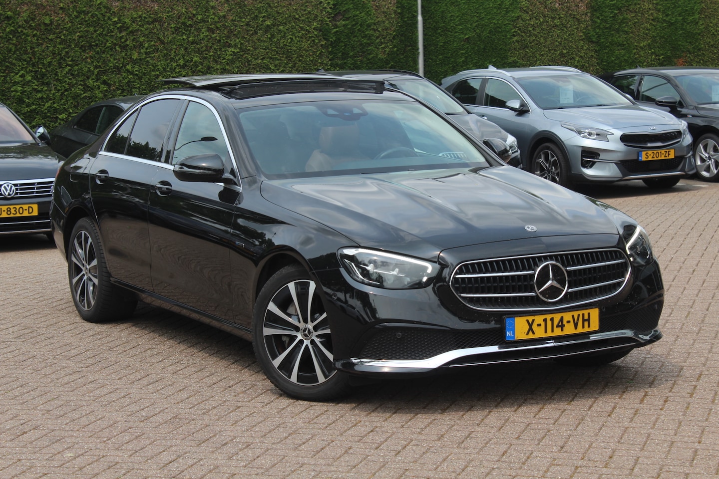 Mercedes-Benz E-klasse - 300 e Business Solution / Panoramadak / 360Camera / Leder / 18'' / Virtual Cockpit / LED K - AutoWereld.nl