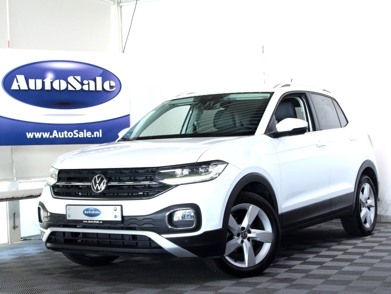 Volkswagen T-Cross - 1.0 TSI DSG Life NAVI ACC CAMERA KEYLS STOELVW '21 - AutoWereld.nl