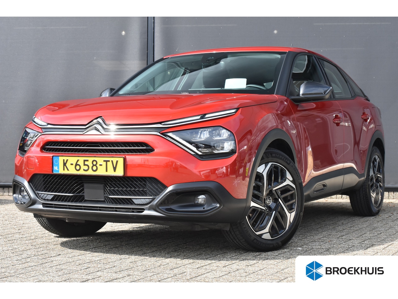Citroën C4 - 1.2 Puretech Feel Edition 130pk Automaat | Navigatie | HeadUp-Display | Achteruitrijcamera - AutoWereld.nl
