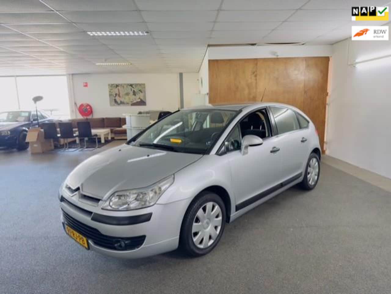 Citroën C4 - 1.6-16V Ligne Prestige Apk Nieuw,Airco,Cruise,N.A.P,2 sleutels + boekjes,Topstaat!! - AutoWereld.nl