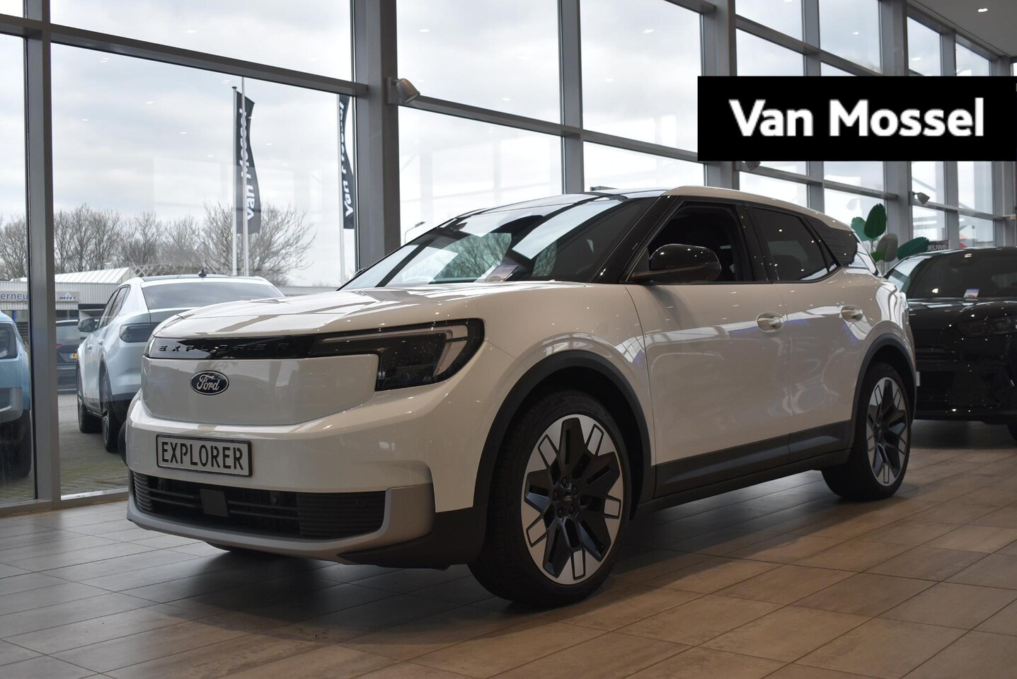 Ford Explorer - Premium Extended Range RWD 77 kWh | €2000.- Korting | Panoramadak | 21 incl LMV | Driver A - AutoWereld.nl
