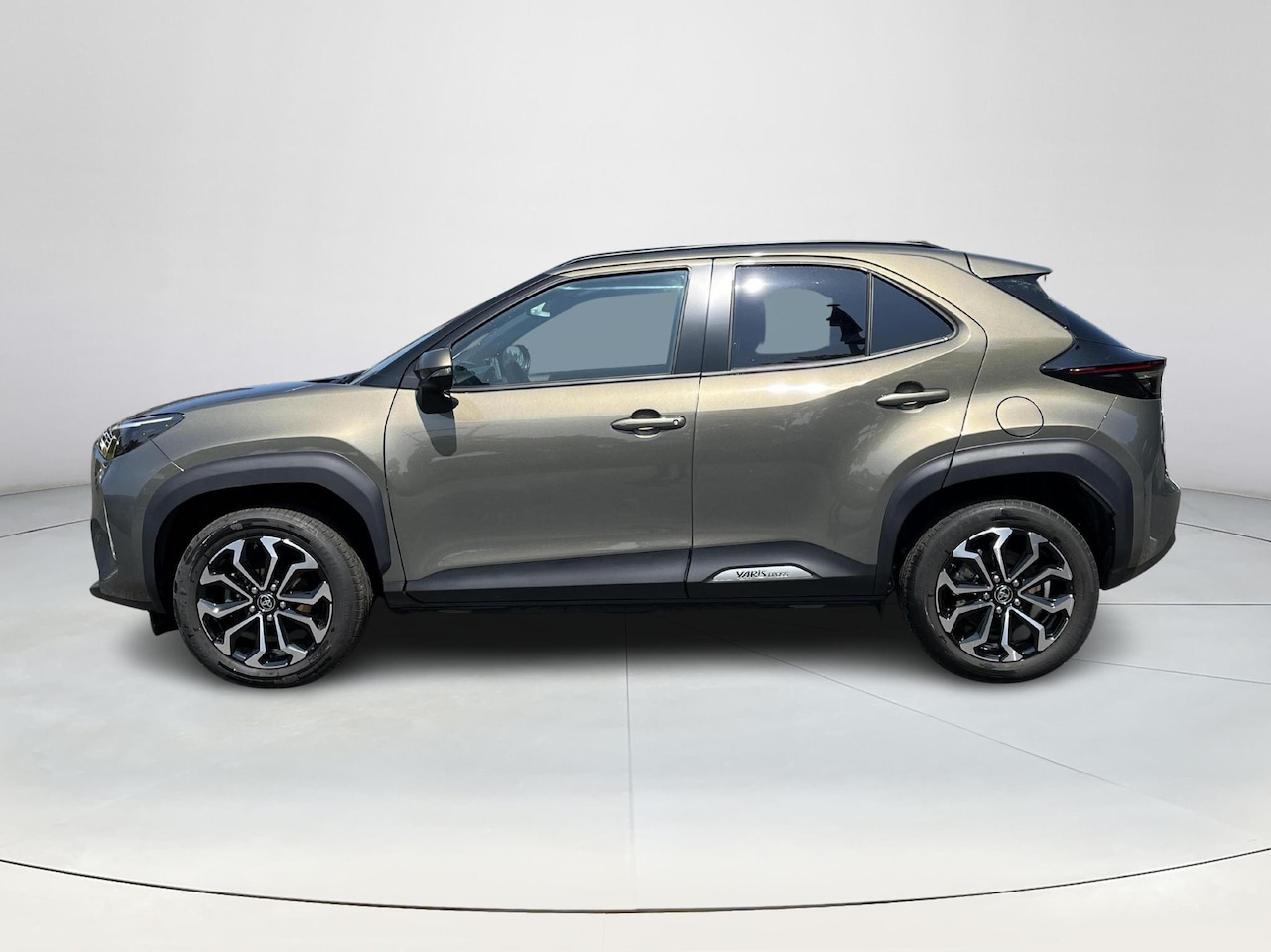 Toyota Yaris Cross - 1.5 Hybrid Dynamic | Navigatie | Stoel- + stuurverwarming | Keyless entry | 17 inch LM-vel - AutoWereld.nl