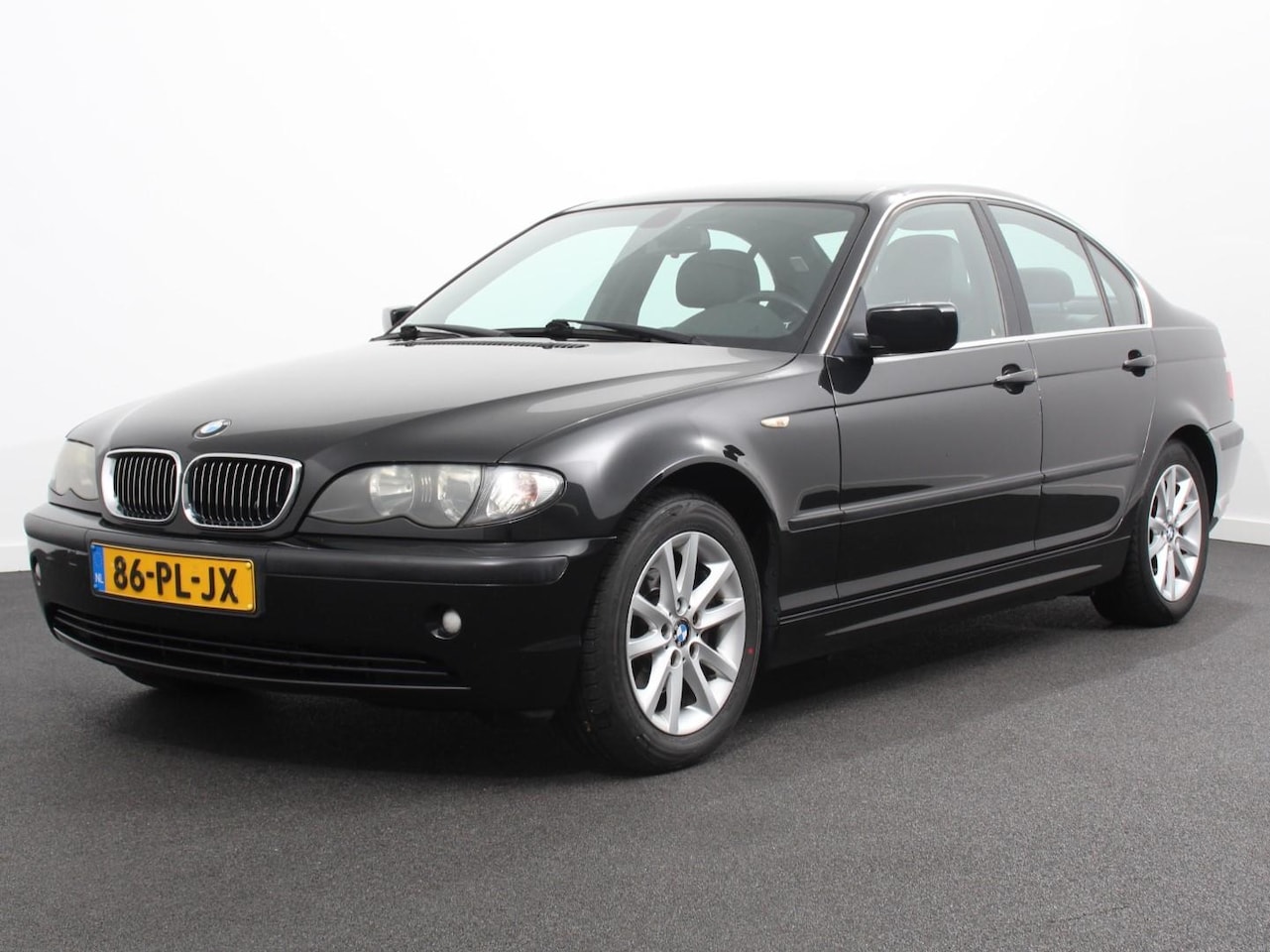 BMW 3-serie - 316i Automaat Special Edition Airco Voorstoelen verwarmd Cruise control Radio Handel/ Expo - AutoWereld.nl