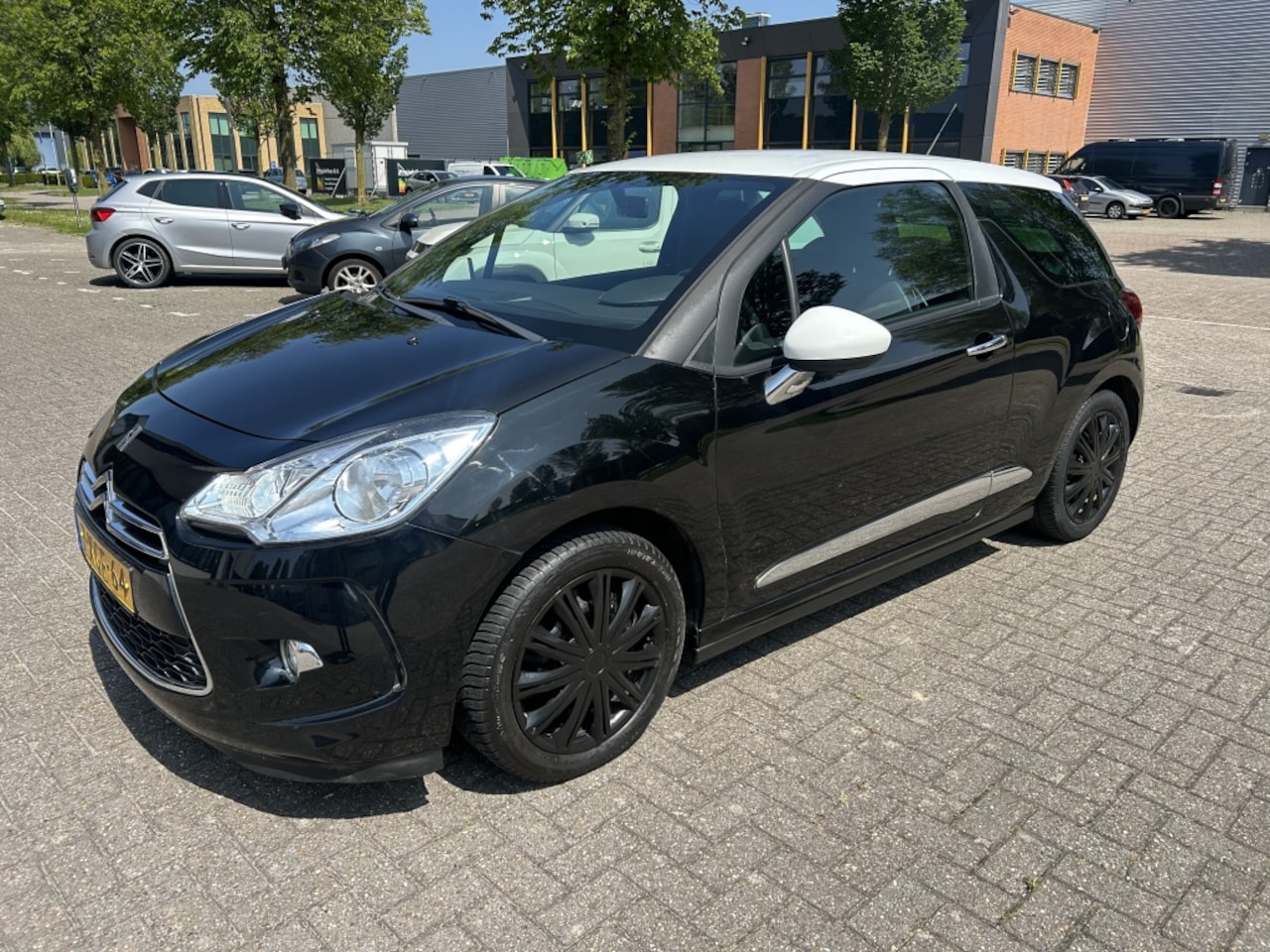 Citroën DS3 - 1.2 VTi So Chic 82PK AIRCO CRUISE NAP! - AutoWereld.nl
