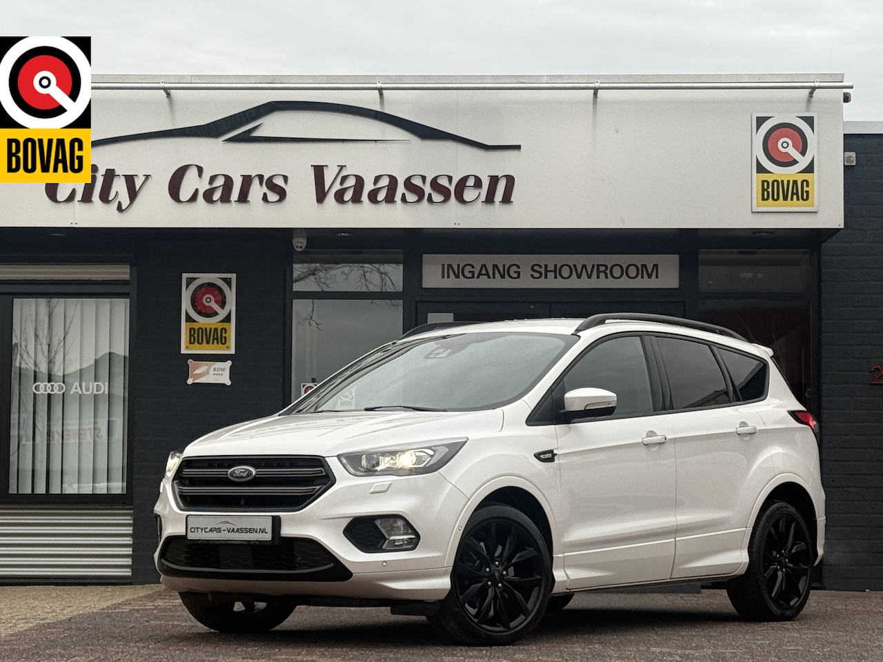 Ford Kuga - 1.5 EcoBoost ST Line 4x4 automaat 183 pk navigatie camera climate ctr led xenon half leder - AutoWereld.nl