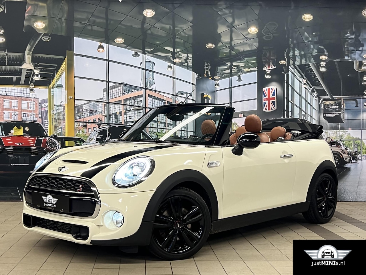 MINI Cabrio - COOPER S 2.0 NAVI LEDER JCW 17" UNION JACK DAK - AutoWereld.nl