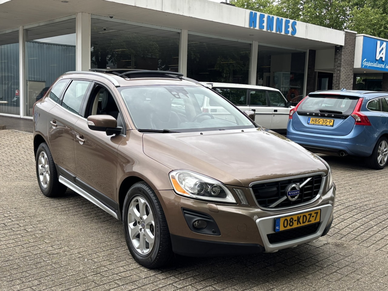 Volvo XC60 - 3.0 T6 AWD Summum Pano Driver Support BTW voordeel €450,- - AutoWereld.nl