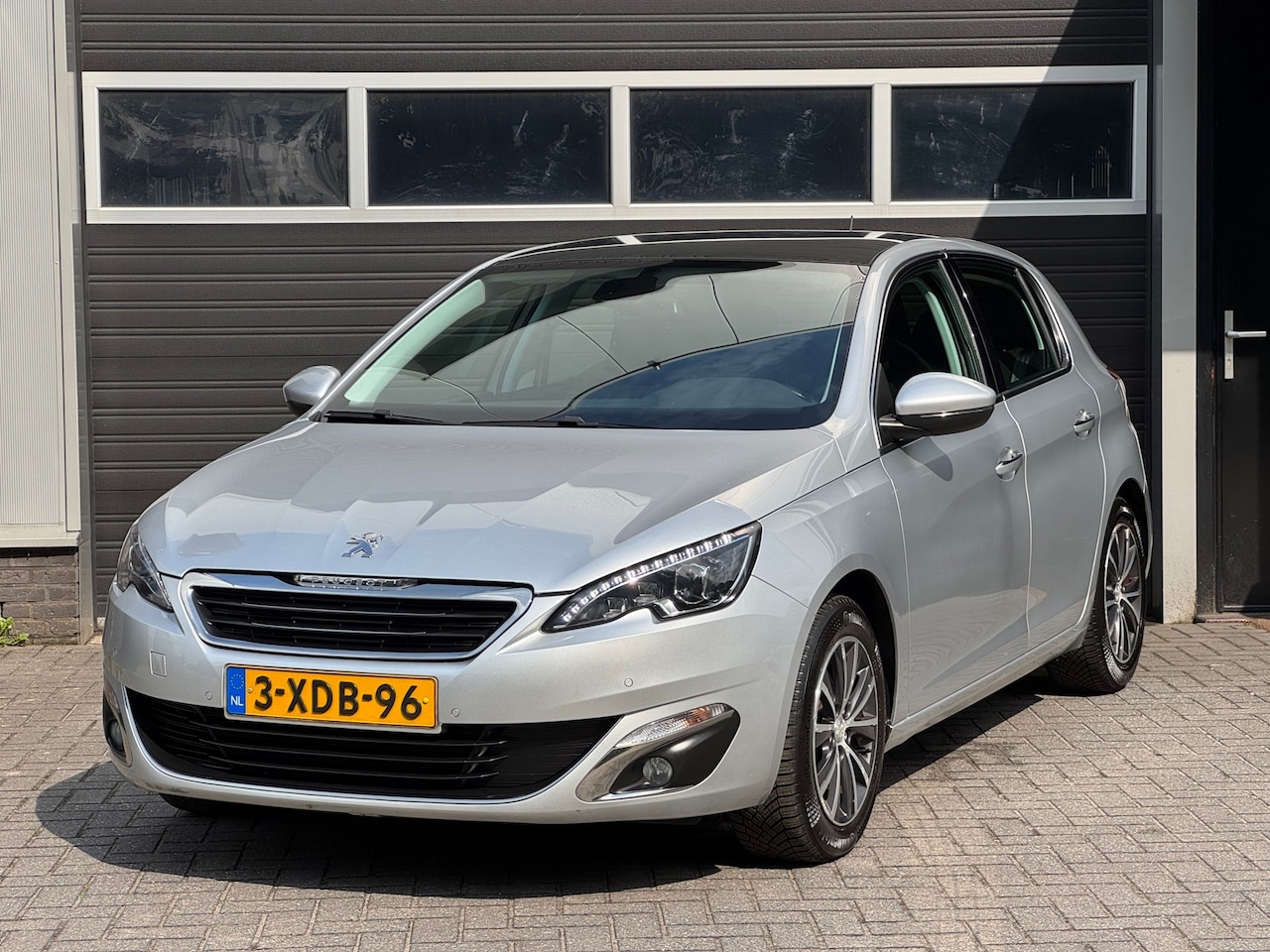 Peugeot 308 - 1.6 THP Première Xenon/Led, Pano, Keyless, Navi, Climate, Cruise Control, NAP - AutoWereld.nl