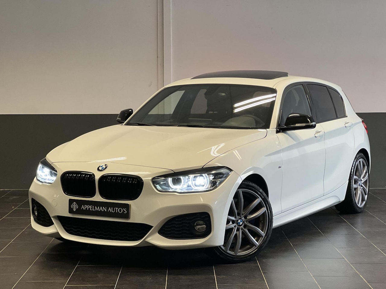 BMW 1-serie - 120i High Executive | NAP | Schuifdak | M-Sport | Camera | - AutoWereld.nl