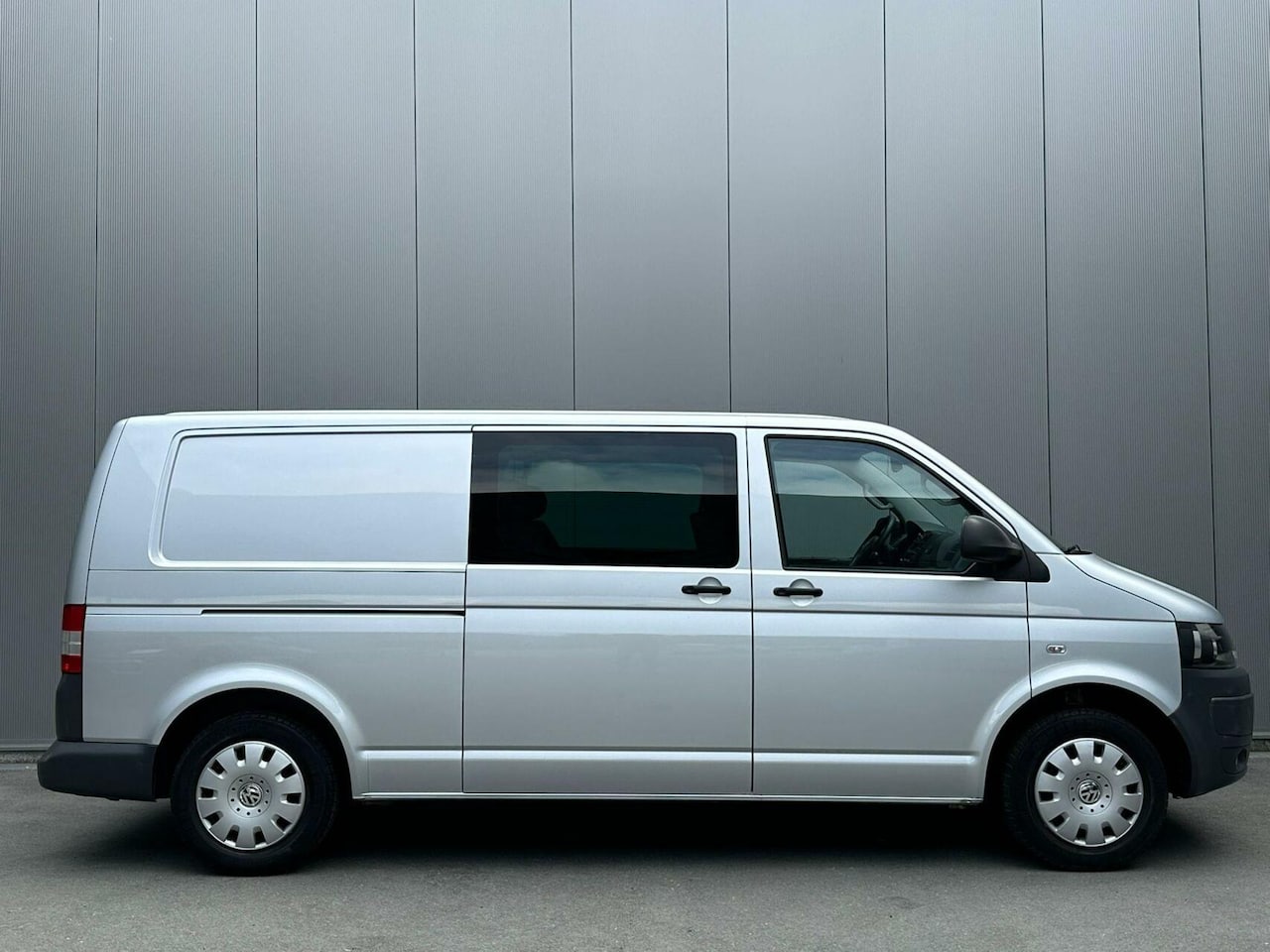 Volkswagen Transporter - 2.0 TDI L2H1 DC Trendline Airco|Cruise|Trekhaak| - AutoWereld.nl