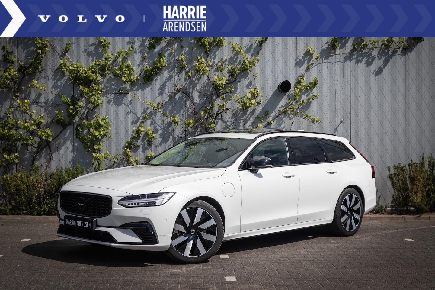 Volvo V90 - T6 Plug-in hybrid AWD Ultra Dark | Adaptieve Cruise Control | BLIS Dodehoek Detectie | Hea - AutoWereld.nl