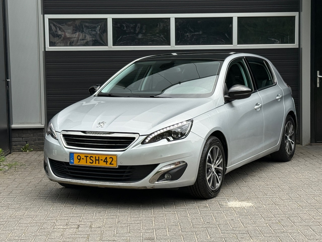 Peugeot 308 - 1.6 THP Première Pano, Keyless, Navi, Cruise, Climate Control, NAP - AutoWereld.nl