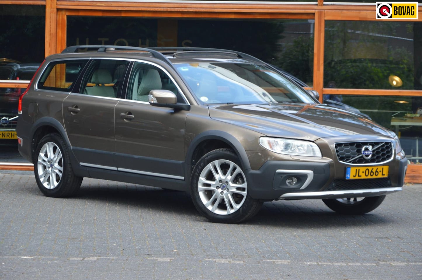 Volvo XC70 - 2.4 D5 Polar+ | Adaptive Cruise | Panorama dak | Trekhaak | Stoelverwarming | Standkachel - AutoWereld.nl