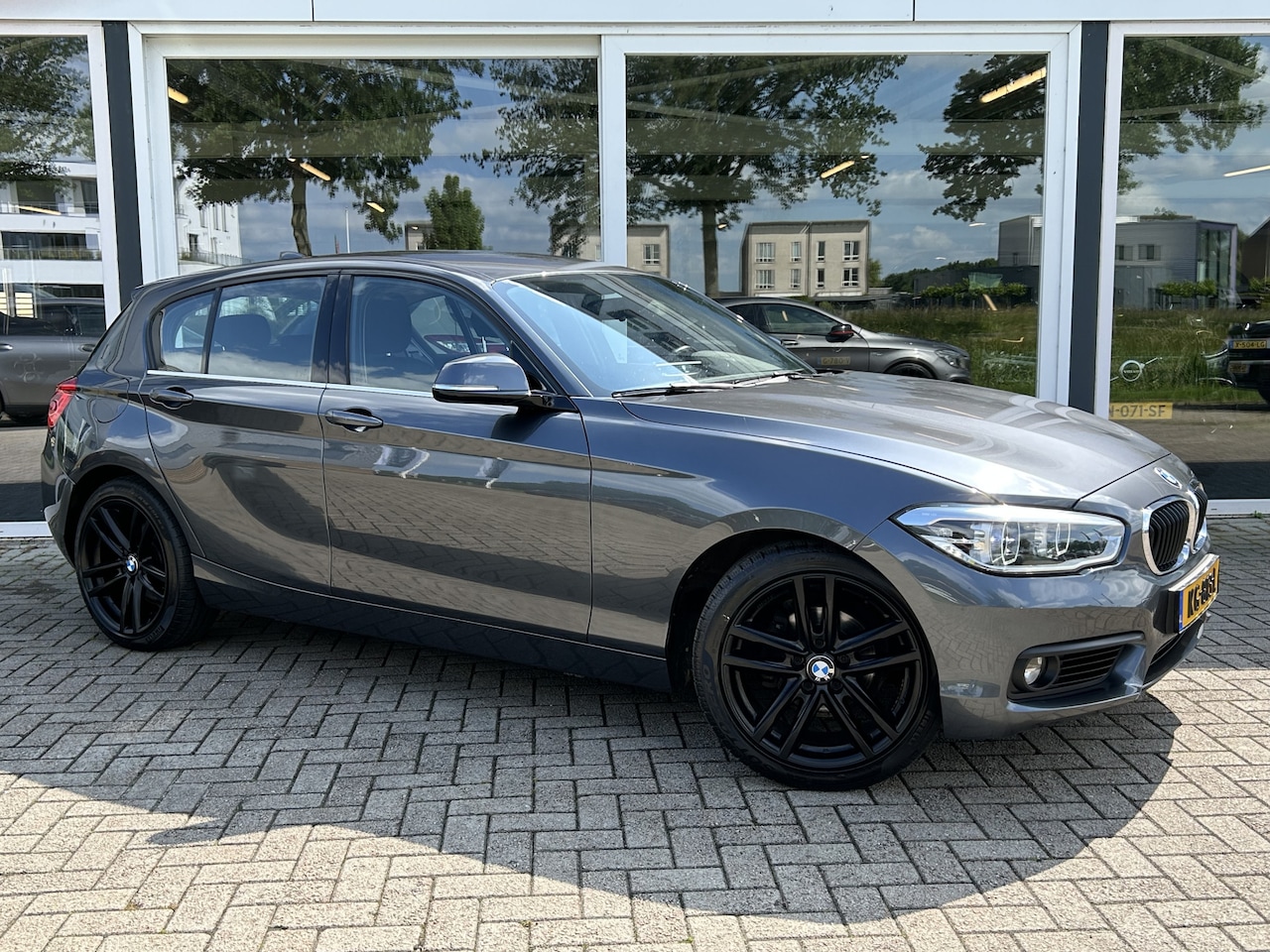 BMW 1-serie - 118d Centennial Executive 50% deal 6.975,- ACTIE Trekhaak / LED / Sport stoelen / Stoel ve - AutoWereld.nl