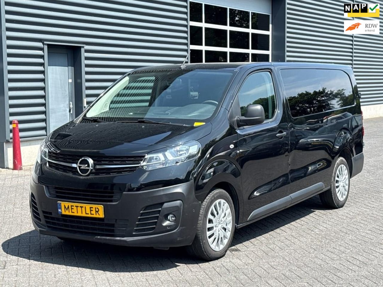 Opel Vivaro - 2.0 CDTI L3H1 DC Edition L3H1 - AutoWereld.nl