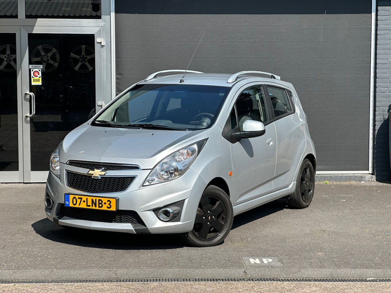 Chevrolet Spark - 1.2 16V LT CLIMA / PARKEERSENSOREN / ZWARTE VELGEN - AutoWereld.nl