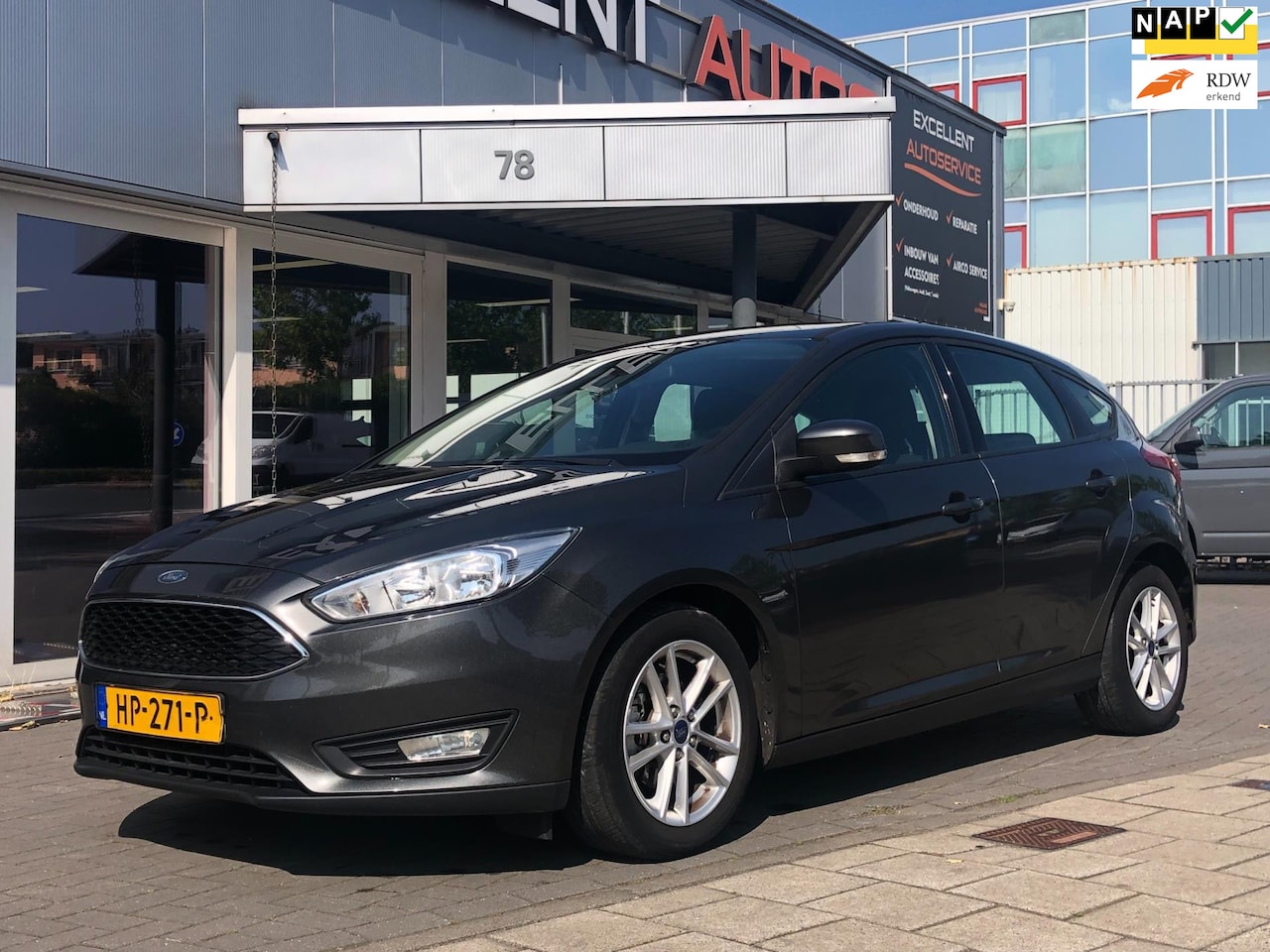 Ford Focus - 1.0 Titanium Edition - Navi - Airco - AutoWereld.nl