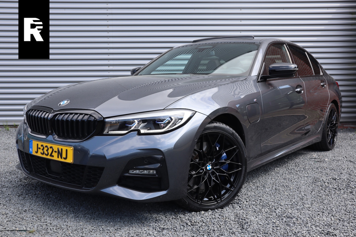 BMW 3-serie - 330e High Executive M-Sport Pano / Adaptieve cruise / Laser / Elec stoelen / Trekhaak / Do - AutoWereld.nl