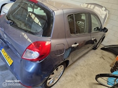 Renault Clio - 1.6 Dynamique Automaat/licht voor+achter schade