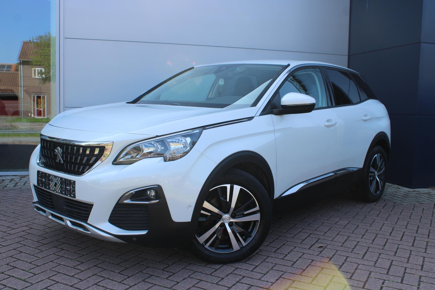 Peugeot 3008 - 1.2 PureTech 130pk Allure Automaat Pack Premium Airco Navi Camera Carplay 85100km - AutoWereld.nl