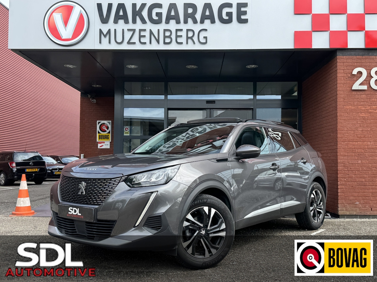 Peugeot 2008 - 1.2 PureTech Allure // NAVI // CAMERA // PANO SCHUIF-KANTELDAK // CRUISE // APPLE CARPLAY- - AutoWereld.nl