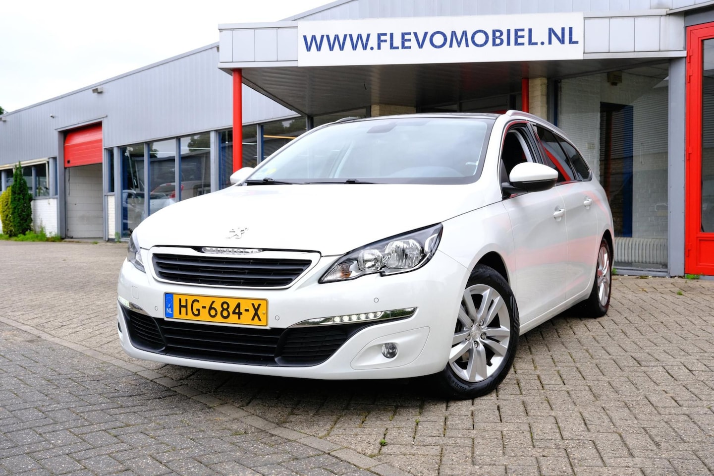 Peugeot 308 SW - 1.6 BlueHDI Executive Pack Pano|Leder|Navi|Clima|LMV - AutoWereld.nl