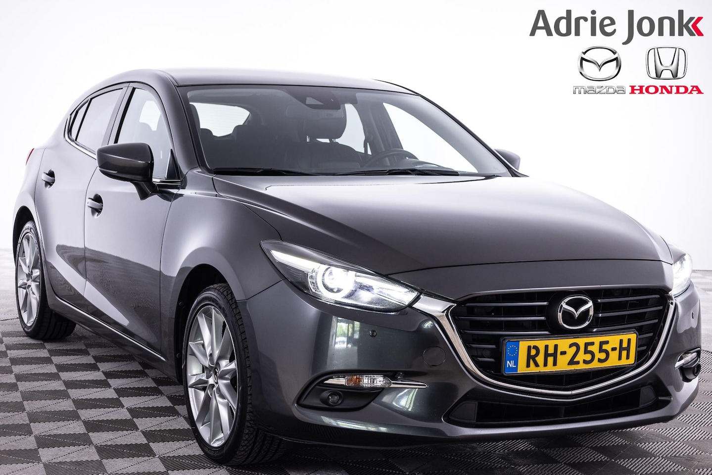 Mazda 3 - 2.0 SkyActiv-G 120 SkyLease GT | AFNEEMBARE TREKHAAK | LEDER | APPLE CARPLAY | BOSE AUDIO - AutoWereld.nl