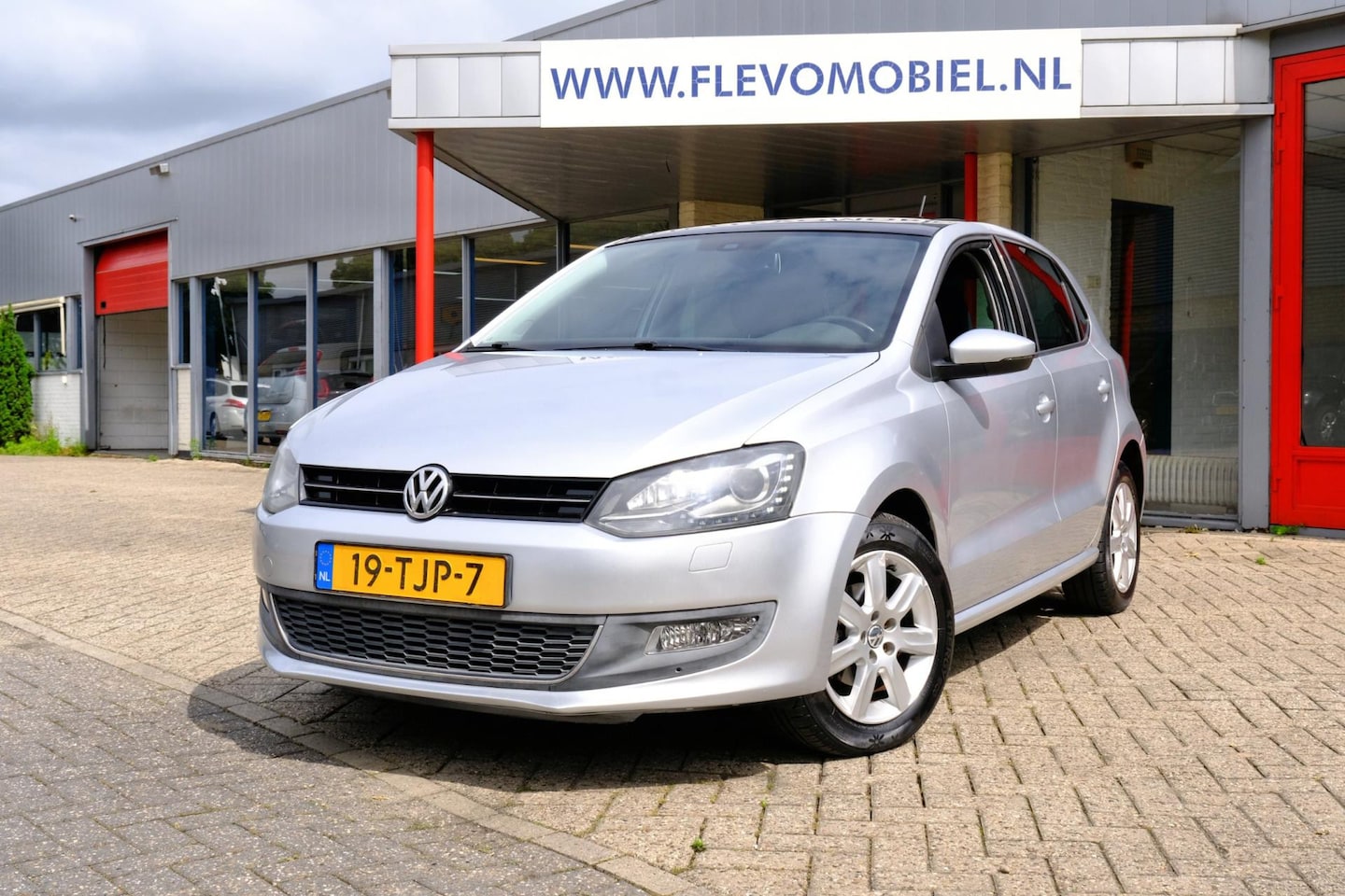 Volkswagen Polo - 1.6 TDI Highline 5-drs Aut. Xenon|Pano|Navi|Clima|LMV - AutoWereld.nl