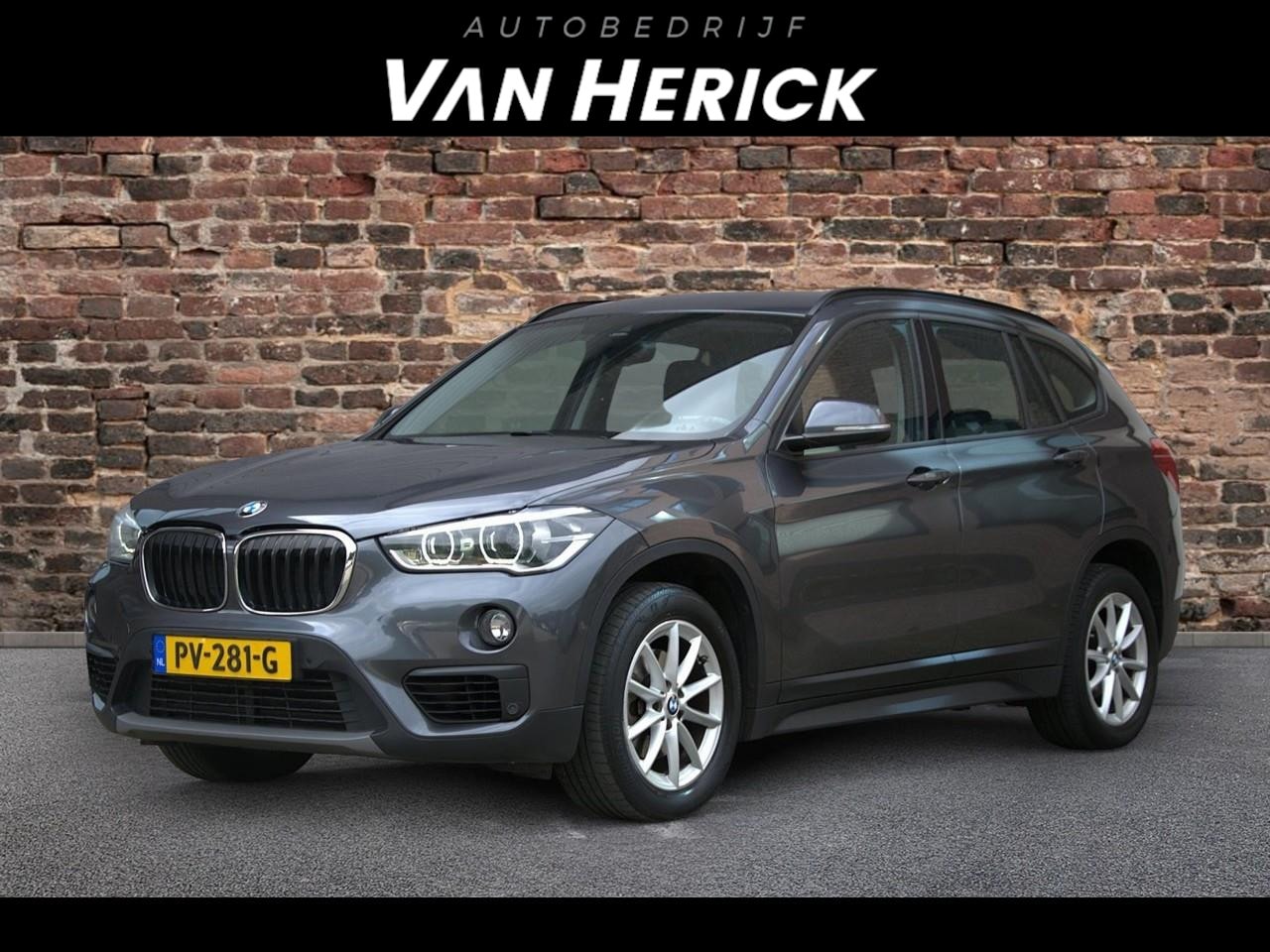BMW X1 - SDrive18i Executive | Camera | Trekhaak | Cruise - AutoWereld.nl