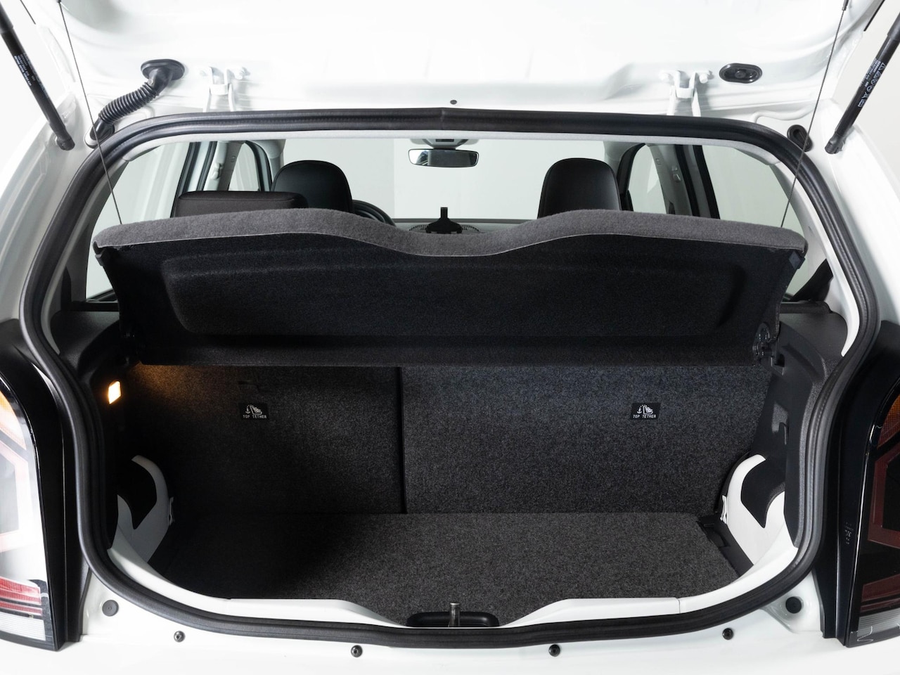 Volkswagen Up! - 1.0 60 PK | Airco | DAB + | Bluetooth | Lane Assist | - AutoWereld.nl