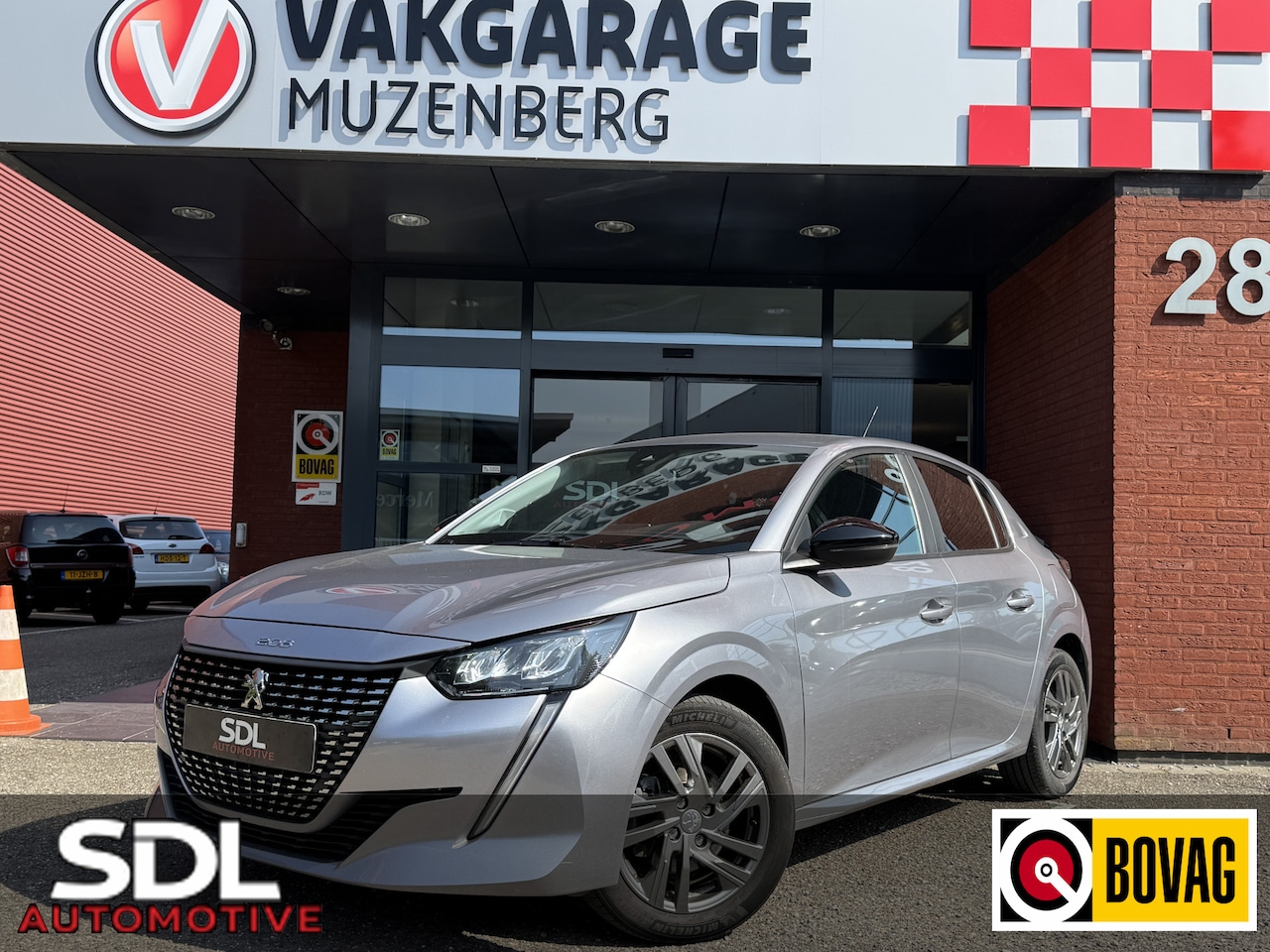 Peugeot 208 - 1.2 PureTech Allure // CRUISE // NAVI // PDC // APPLE CARPLAY - ANDROID AUTO // DAB RADIO - AutoWereld.nl