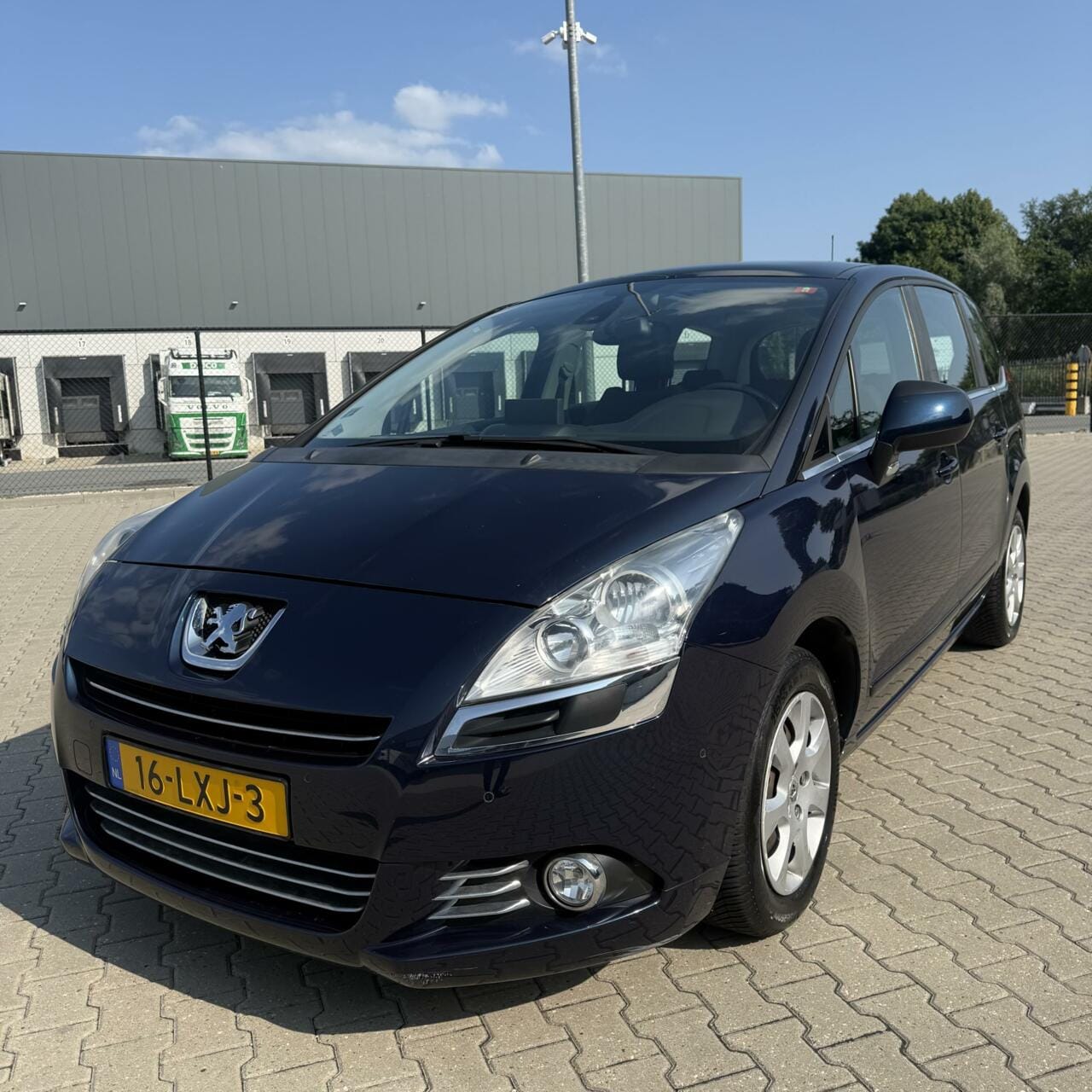 Peugeot 5008 - 1.6 Blue Lease | Panoramadak | NW APK ! - AutoWereld.nl