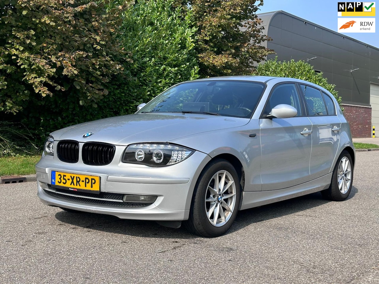 BMW 1-serie - 118i Executive Achteruit Camera*24/03/2026 APK(*Cruise*NAP*Clima*LM velgen*Parkeersensoren - AutoWereld.nl