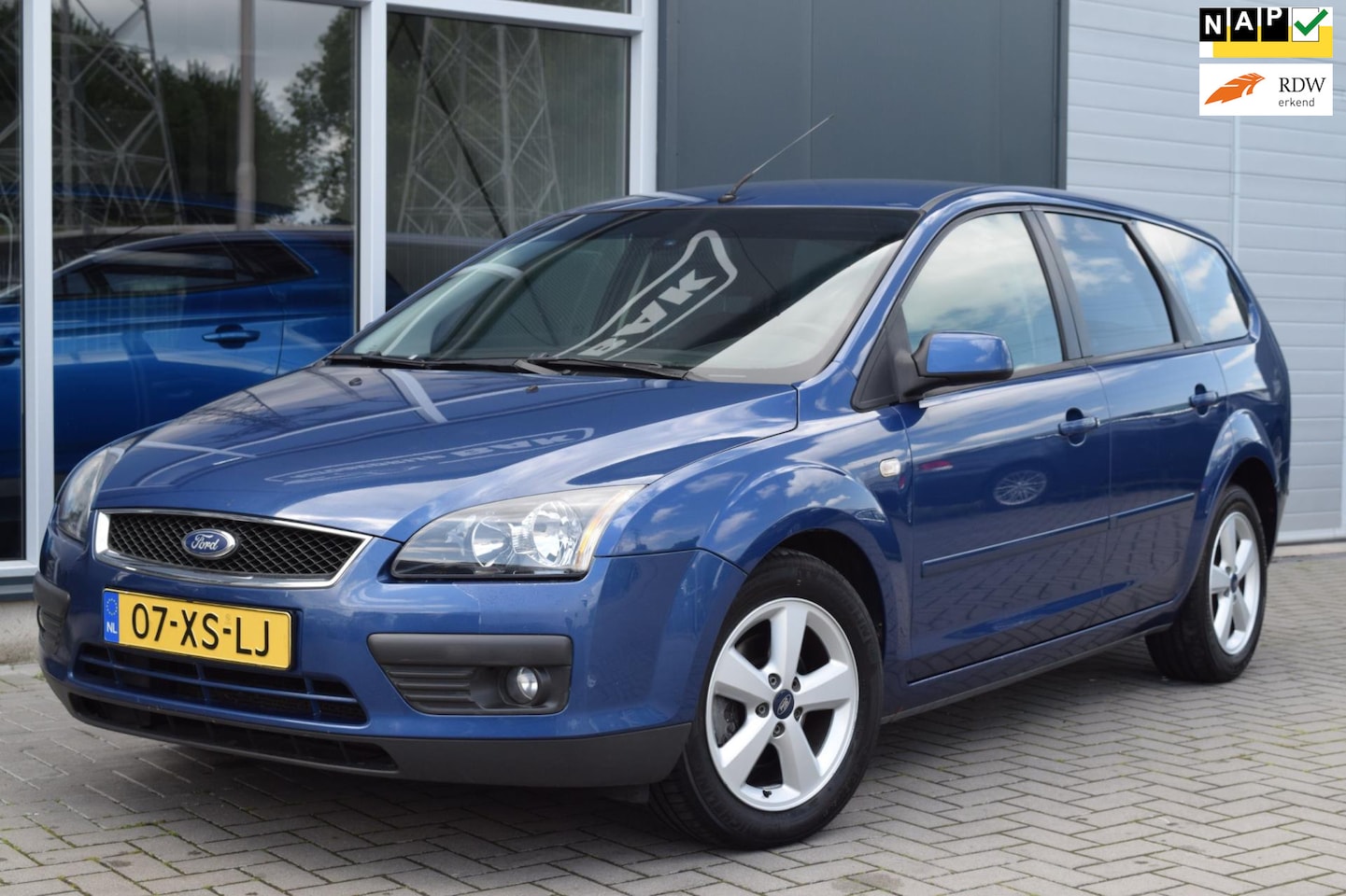 Ford Focus Wagon - 1.6-16V Futura | Airco | Cruise | PDC | APK 3-2026 ! - AutoWereld.nl