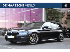 BMW 5-serie Touring - 520i High Executive M Sport Automaat / Panoramadak / Trekhaak / Laserlight / Achteruitrijc