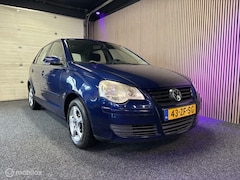Volkswagen Polo - 1.4-16V Trendline